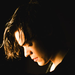 Trendy Artists of the Week: Harry Styles, Mitch Rowland, Pinguini Tattici Nucleari, Tokio Hotel, Drake, Mitski